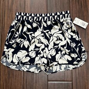 Floral Women's Short - Navy and White